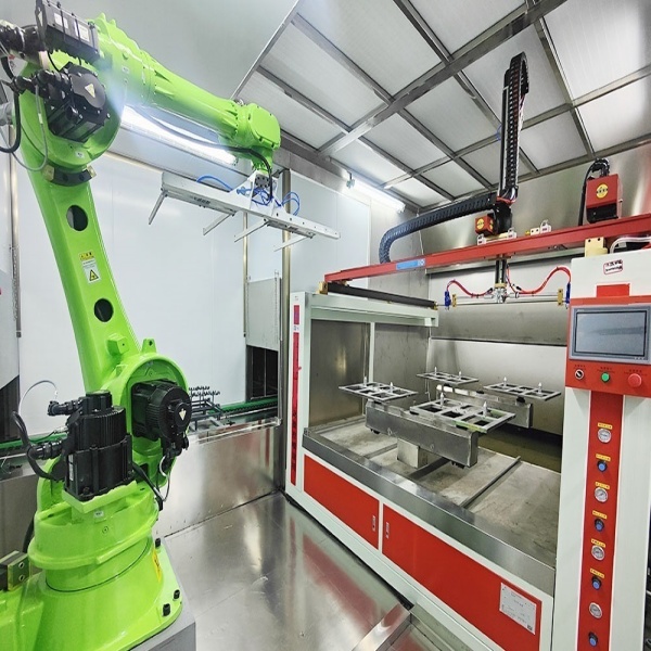 自动喷漆设备搭载机器人上下料